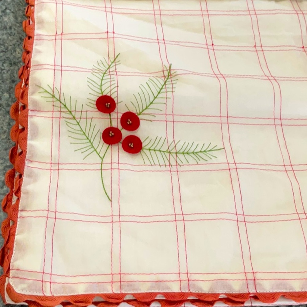 Avon home holiday table runner 2004